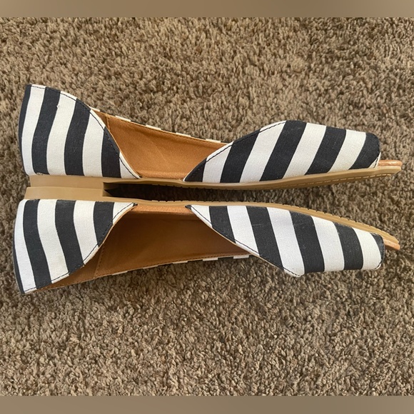 H&M Open Toe Cut Out Striped Flats (7) - Picture 2 of 3